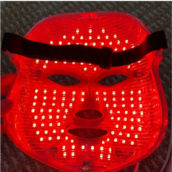 🤍LED MASK🤍 - Picture 3 of 3